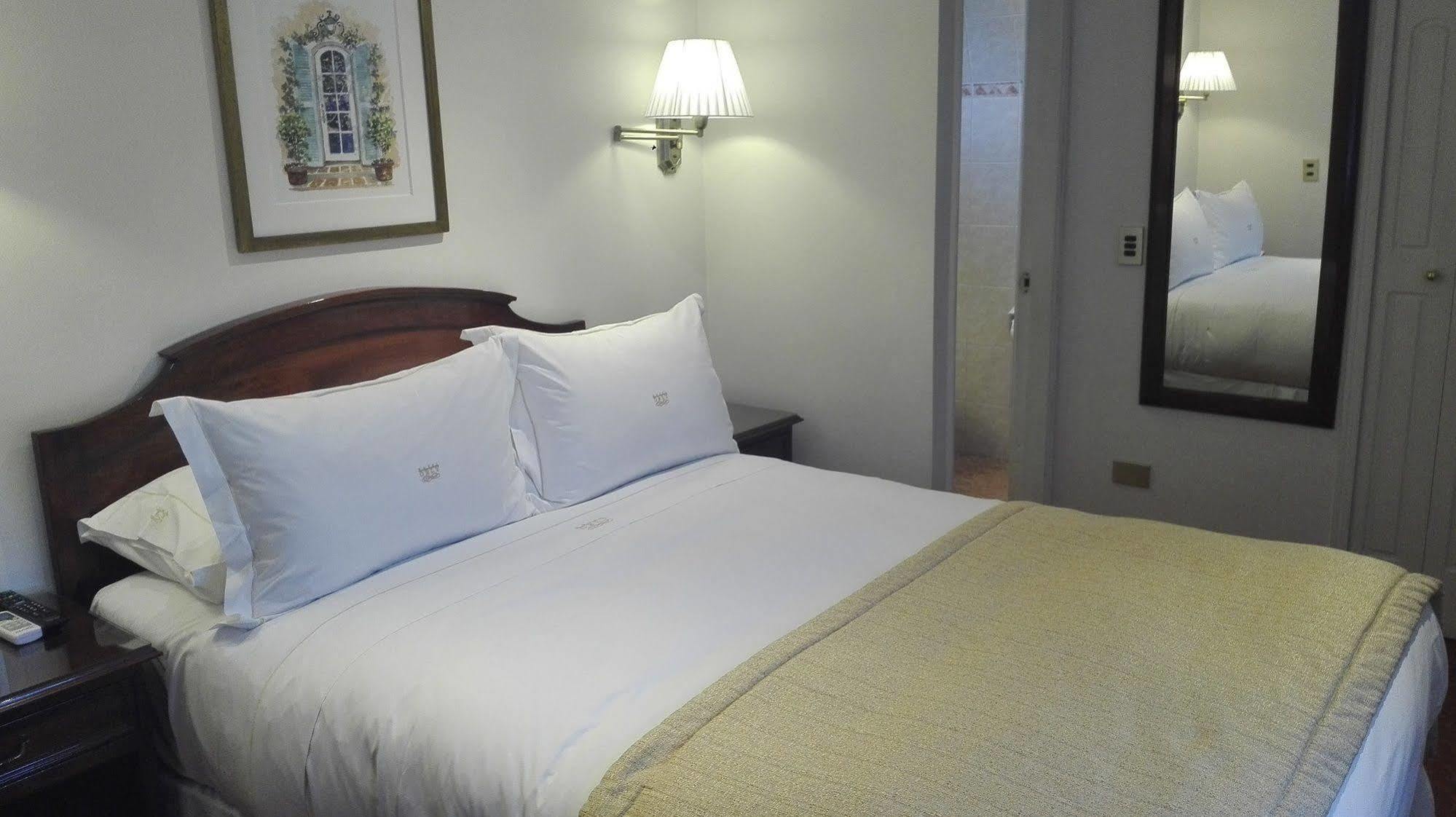 Departamentos Orly Aparthotel Santiago Kültér fotó